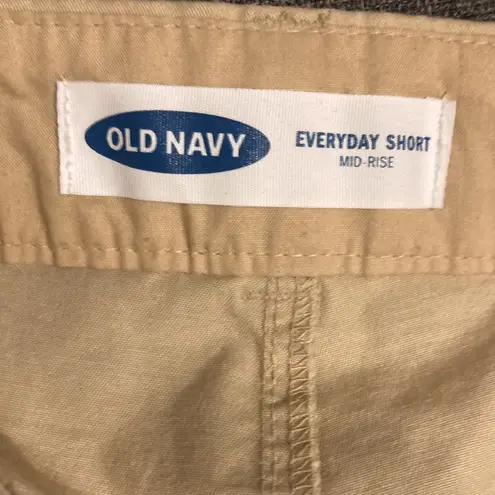 Old Navy  Khaki Color Everyday Mid-Rise Shorts Women’s Size 14