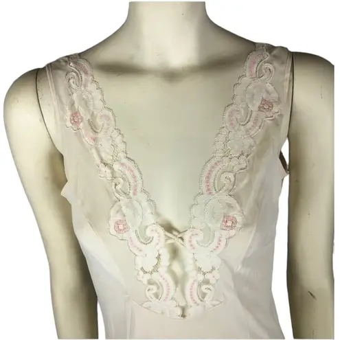Vintage 1950's AVIAN long nightgown cream with pink lace size medium