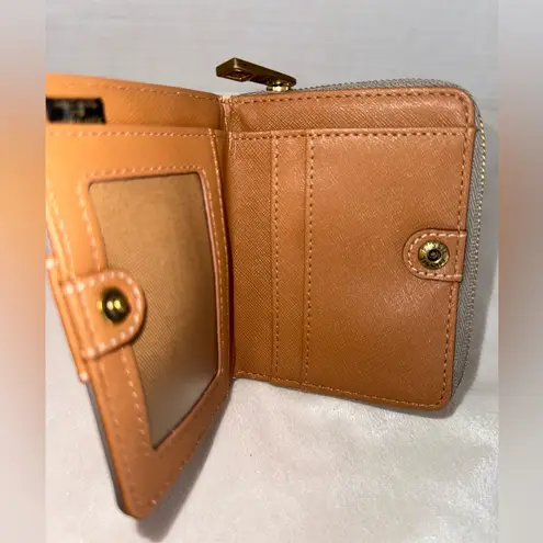 Fossil  Cream and Gray Bifold Heart Women's Small Wallet - Image 10