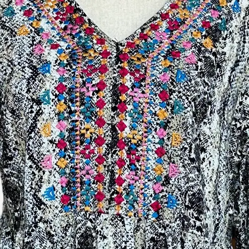 Savanna Jane Flowy Embroidered Snake Skin Blouse Sz L Size L