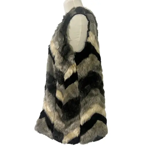 Fever Faux Fur Vest S Sleeveless Chevron Stripes Gray Black Beige Warm Stylish