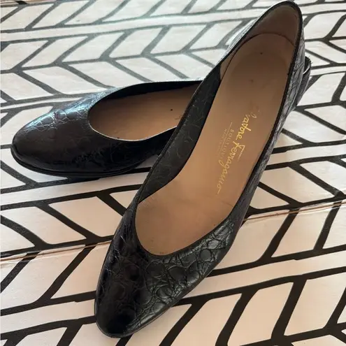 Salvatore Ferragamo  leather textured ballet flats in black size 11