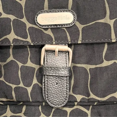 Baggallini Metro Black & Tan Giraffe Print Convertible Backpack Daypack Bag