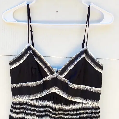 BCBGMAXAZRIA NWT  Womens size 0 black & white woven sequin sleeveless tulle dress