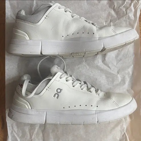 on cloud ON RUNNING - THE ROGER Advantage