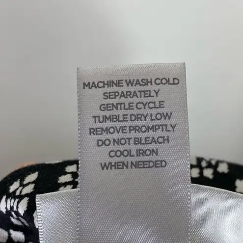 Avenue Black & White Geometric Floral Pattern Cropped Ankle Pants Size 16