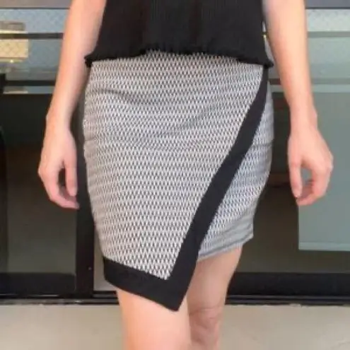 Atmosphere Women’s Mini Skirt Size 4 Black & White Casual Night Out