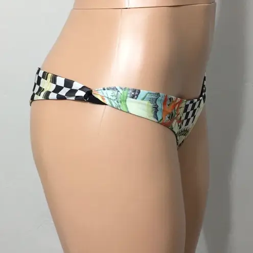 Wildfox New.  teeny reversible bikini bottoms. Medium