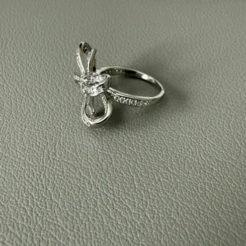 Chic Silver Bow Ring with Sparkling Accents Sz 5