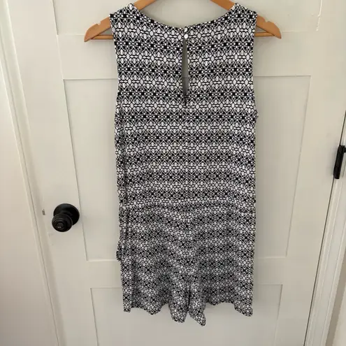 New York & Company Black white Cotton Sleeveless Romper. Size Medium.