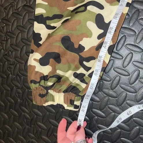 Pretty Little Thing  camo pants size 0