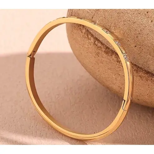 Boutique NEW Elegant Gold Plated 316L Bangle Bracelet Square Simulated Diamonds, 6-9”