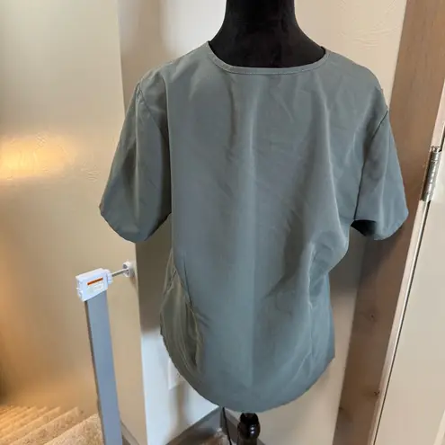 FIGS  Casma Three-Pocket Scrub Top Bonsai Green Medical FW1100 Women's Large