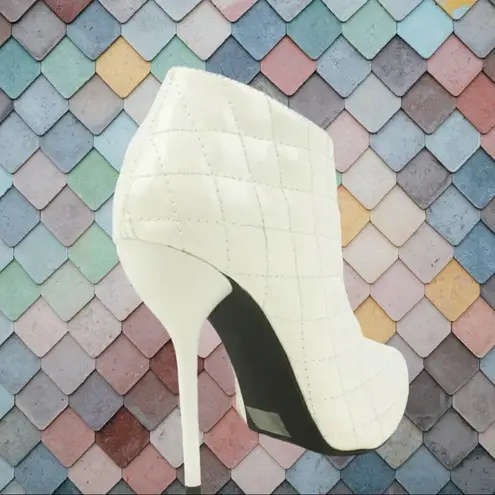 Frh brand white patten leather quilted look bootie White Size 6.5 - Image 3