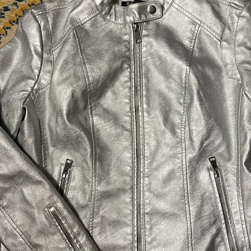 Baccini  Silver Metallic Faux Leather Moto Style jacket. Womens medium