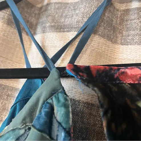 En Crème Blue Velvet Cold Shoulder Top Size Small