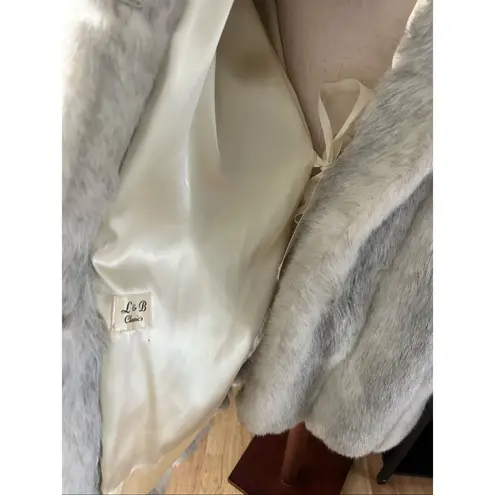 L and B classics Faux fur winter coat size M/L see measurement no size tag white Gray Size M