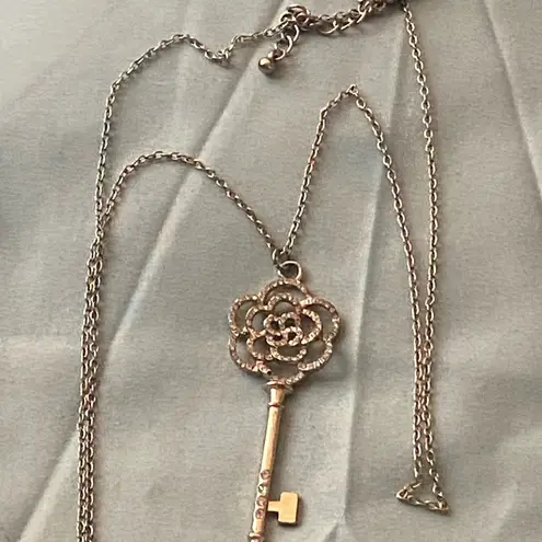 28” Necklace Silver Chain Key Pendant With Clear Stones 2.75” H X 1”W Gold