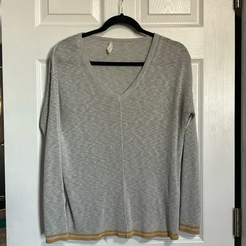 ee:some Super cute grey v-neck sweater SIZE S/M