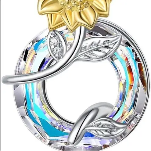 Exquisite fashion Sunflower Pendant Necklace for Women Silver