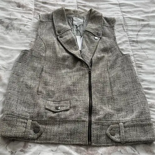 NWT Addison Gray full zip snap button lined vest with pockets, size M outdoors Size M