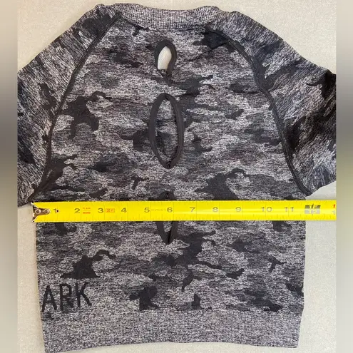 Gymshark  Cropped Camo Top Seamless Long Sleeve Size Small‎