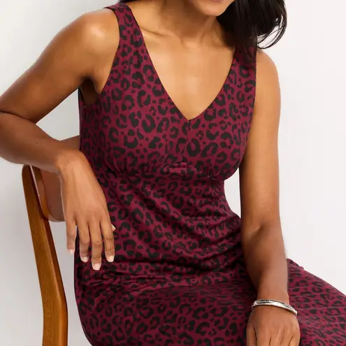 Nine Britton New
Melody V-Neck Maxi Dress