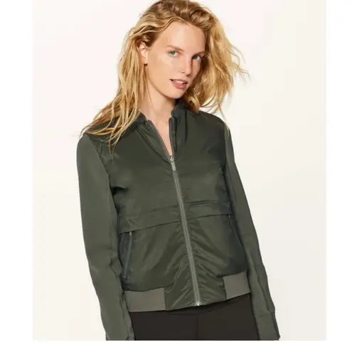 Lululemon  goose Down & Around Bomber (Reversible) in Armory green woman size 12