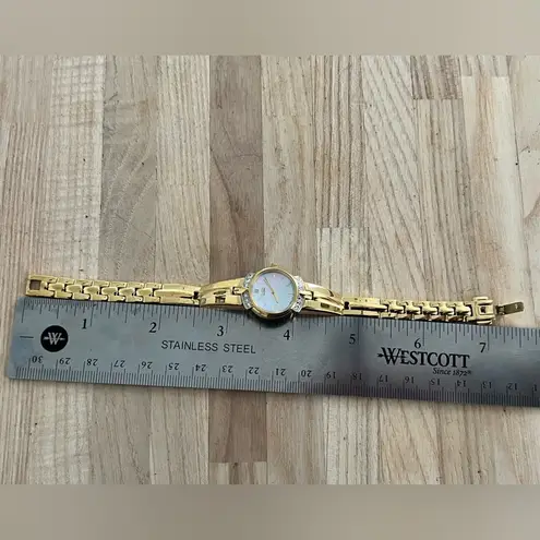 Citizen Eco-Drive Ladies Watch Crystals Pearl Dial Gold Tone Bracelet Solar