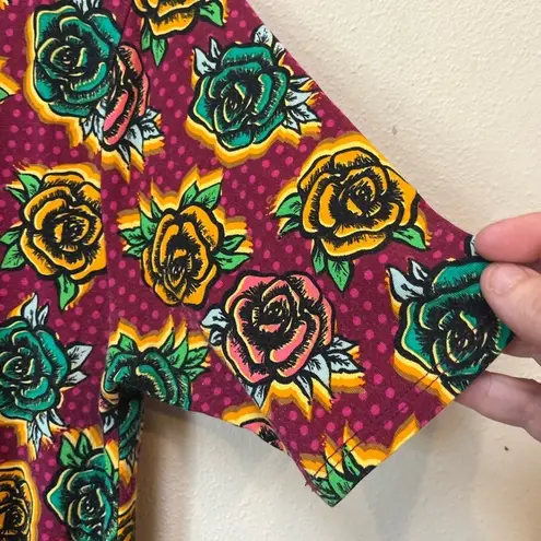 LuLaRoe 2/$12  Women’s Pink Yellow Green Rose Short Leave Stretch Top Size Small