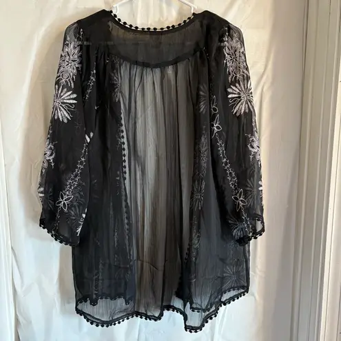 Forgotten Grace Black White Cover Up Robe Sz XL Flowers Pom Pom Trim Resortwear