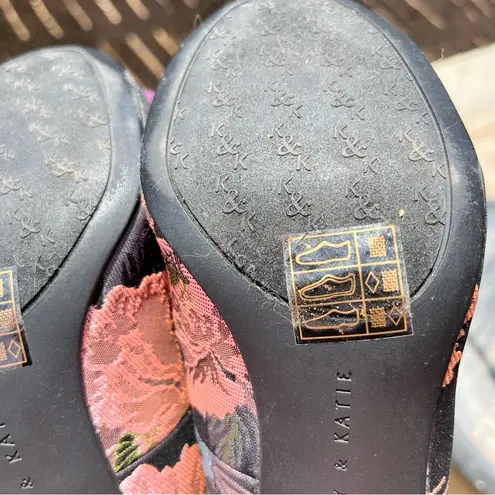 Kelly & Katie Floral Chunky Heel Pumps with Rhinestones on Front Bows size 7