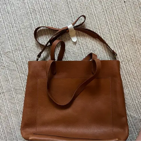 Madewell  leather Medium Transport Tote in color English saddle