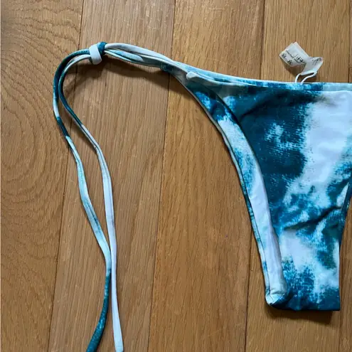 Zaful  New With Tags Tie-Die Bikini Set Womens Size Medium White Bottoms Included - Image 2
