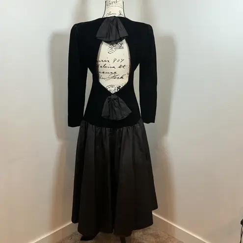 Vtg Gunne Sax by Jessica Black Velvet Gown –Sweetheart Neckline, Bow Back Sz 11