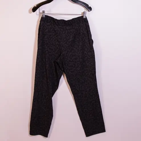 Lululemon  Women's On The Fly 7/8 Pant Formation Camo Deep Coal Multi Print 8 - Image 4