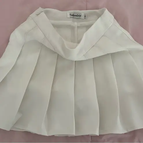 Fashion & Dust white pleated golf skort