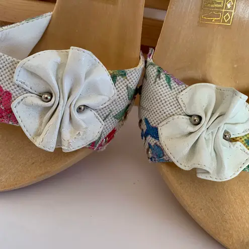 Vintage Tan/White Trendy Wood Mimic Heels Floral Sandals Tan Size 6