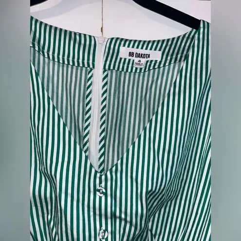 BB Dakota  Green and White Striped V Neck Dress With Belt Size 4 B43‎