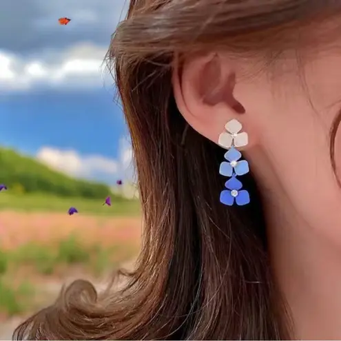 Blue/white Gradient Alloy Flower Design with imitation rhinestone Decor Earrings Blue