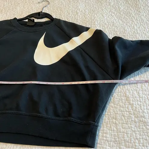 Nike  Women’s Black Cropped Sweatshirt Medium