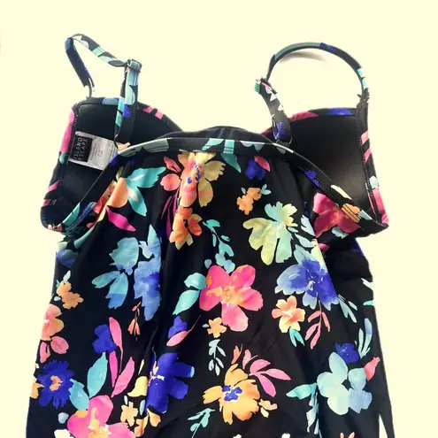 NWT Island Escape Floral