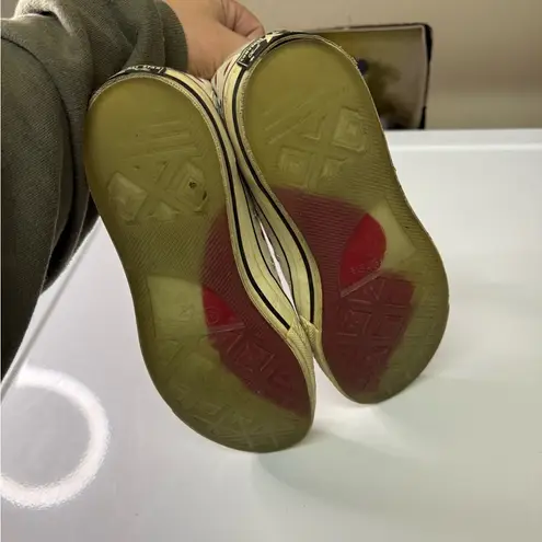 Converse  Valentines Day Embroid Lips Limited Edition High Top Sneakers - Image 8