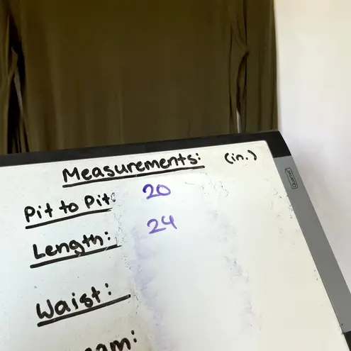 Aero seriously soft perfect crew olive green long sleeved top women's size M Size M