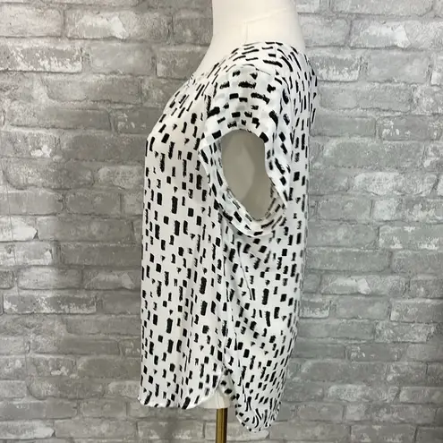 Alice Blue Black and White Sleeveless Graphic Blouse