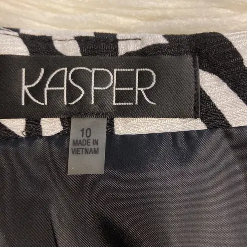 Kasper  women skirt brand new black and white its about 25” long