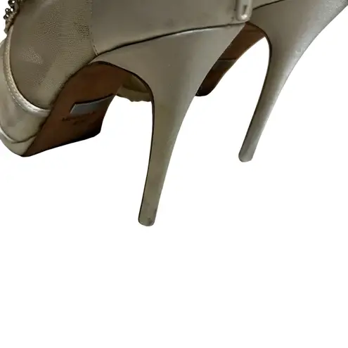 Badgley Mischka Lianna Booties Women's Sz 8M Champagne Satin Embellished Heels