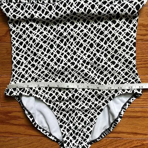 Nike GUC  Halter High Neck Scoop Back One Piece Bathing Suit Black White Spotted