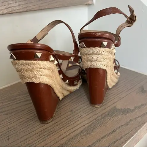 Valentino Garavani Valentino Leather T-Strap Rockstud Wedge Platform Ankle Strap Sandals in Brown