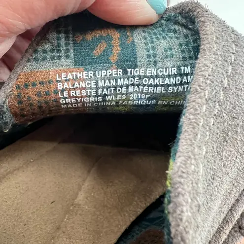 Earth Origins gray Suede Booties Perforated Ruching brandished toe back zip sz 7